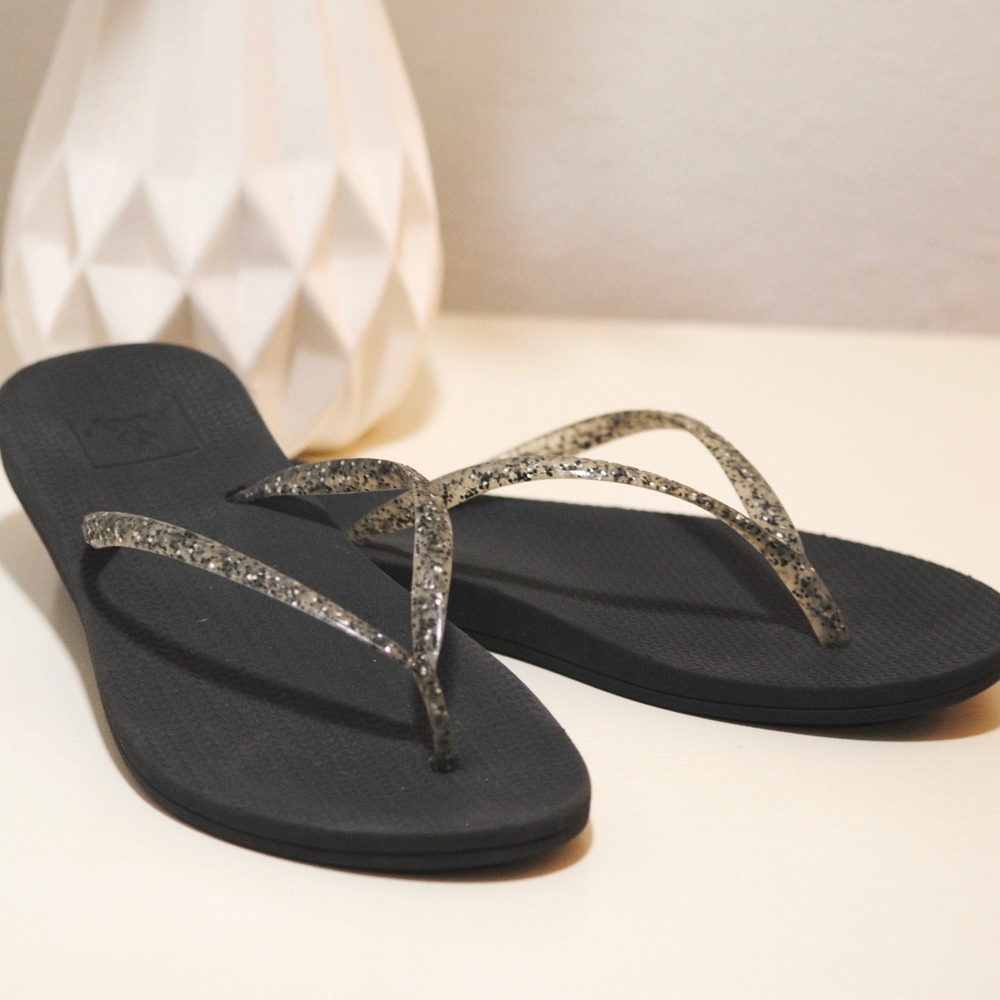 Reef Women's Gray Size 6 Flip flops - Never Worn